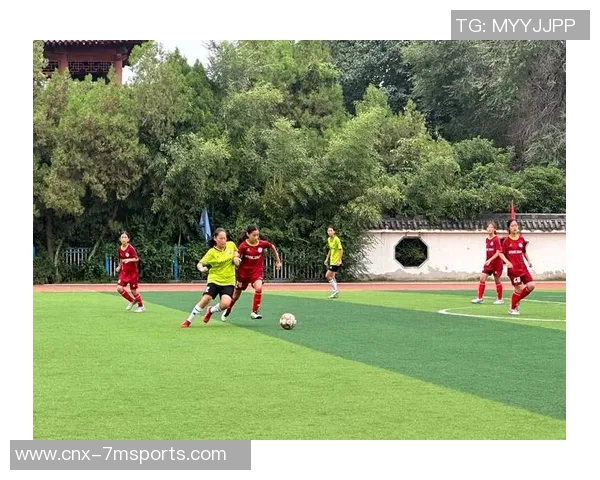 青春飞扬绿茵场青少年足球赛展现拼搏精神与团队合作魅力
